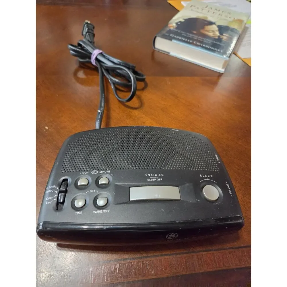 GE Vintage Model 7-4835B Alarm Clock Radio AM/FM Snooze Corded Battery GUC